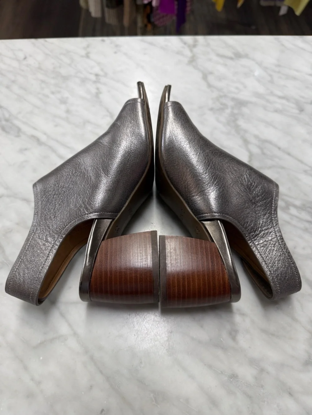 Vionic Valencia Leather Sandal in Metallic Gray Size US6